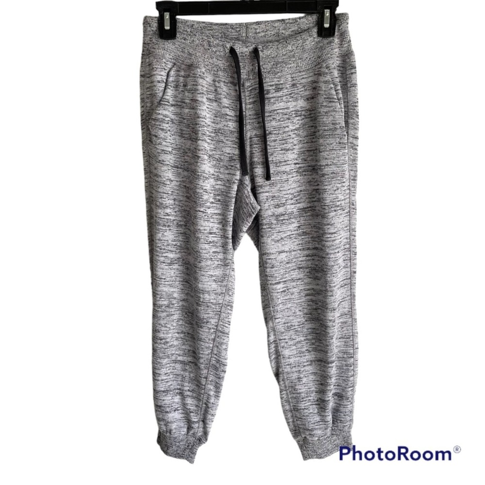 Athleta Downplay Heathered Gray Ladies Capri Jogger, S‎